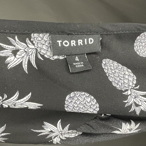 Torrid sz 4 Georgette Tulip Short Sleeve Blouse Vneck Blouse Top Shirt Pineapple - Picture 8 of 10